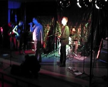 eOverload_2001-12-14_dongemond02